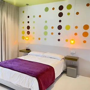 lahola-glam-suites.hotelsinnerja.org/